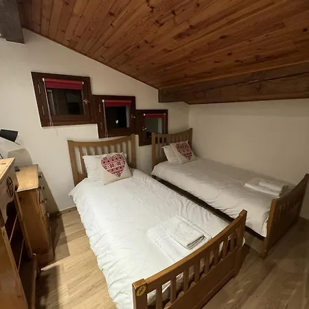 Apartment L Sapin, Sleeps 8
